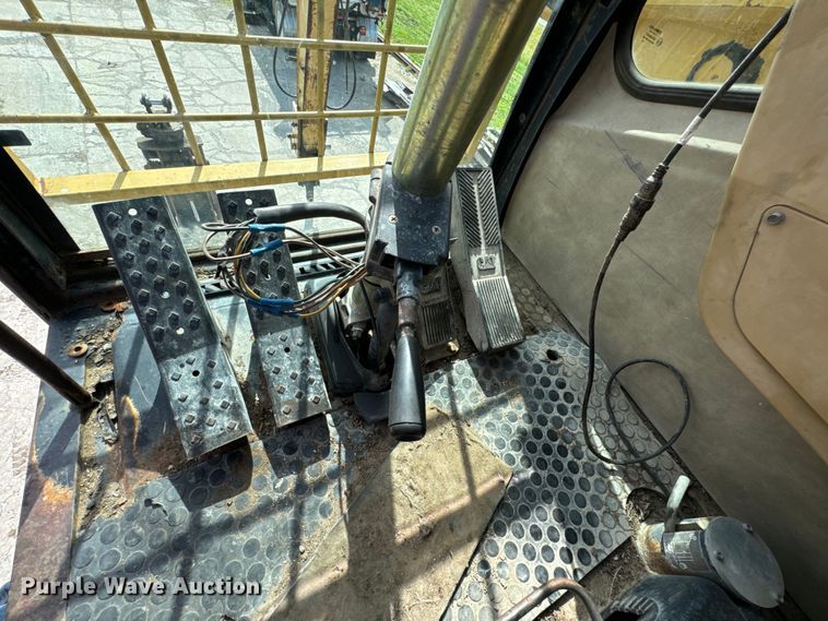 image for item EH6924 2000 Caterpillar M318 wheeled excavator