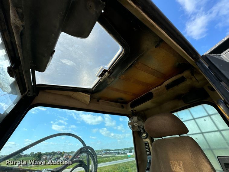 image for item EH6924 2000 Caterpillar M318 wheeled excavator