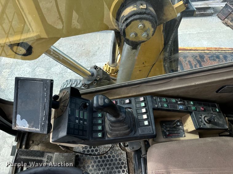 image for item EH6924 2000 Caterpillar M318 wheeled excavator