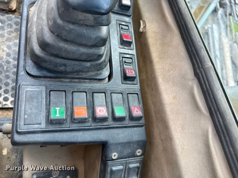 image for item EH6924 2000 Caterpillar M318 wheeled excavator