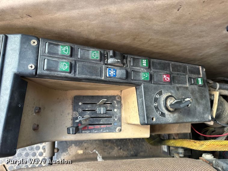 image for item EH6924 2000 Caterpillar M318 wheeled excavator