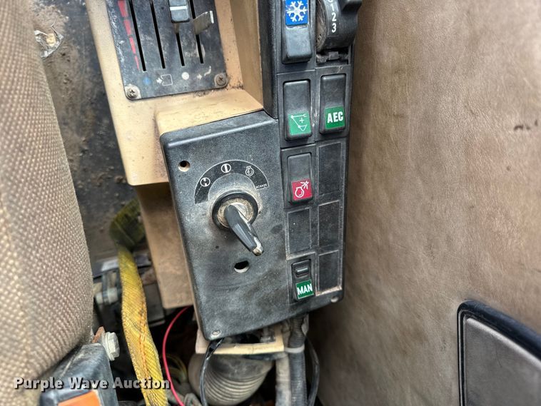 image for item EH6924 2000 Caterpillar M318 wheeled excavator