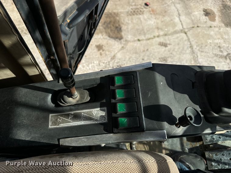 image for item EH6924 2000 Caterpillar M318 wheeled excavator