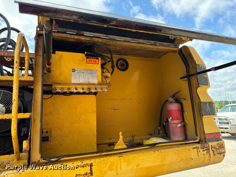 image for item EH6924 2000 Caterpillar M318 wheeled excavator