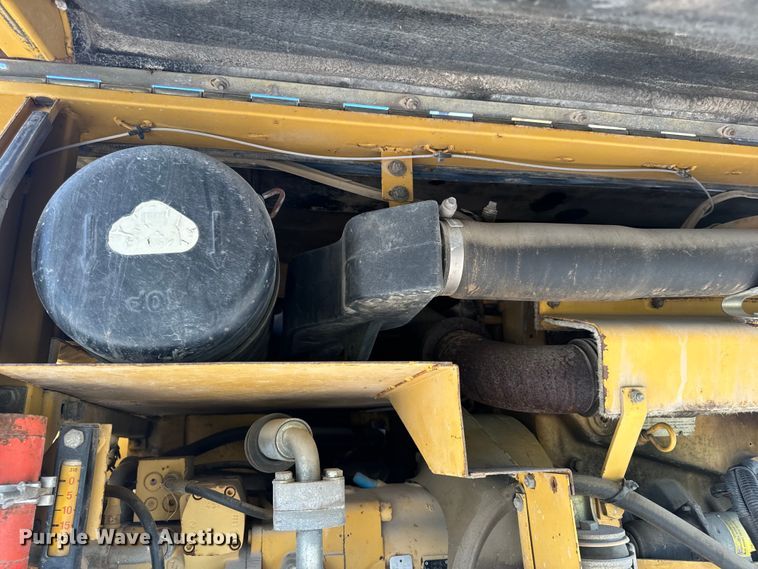 image for item EH6924 2000 Caterpillar M318 wheeled excavator