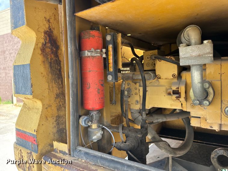 image for item EH6924 2000 Caterpillar M318 wheeled excavator