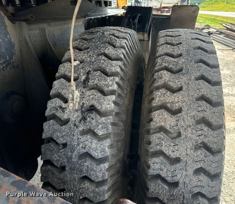 image for item EH6924 2000 Caterpillar M318 wheeled excavator