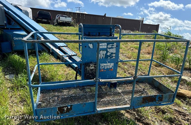 image for item EH6934 1995 Genie S-60 boom lift