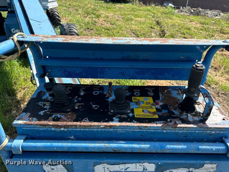 image for item EH6934 1995 Genie S-60 boom lift
