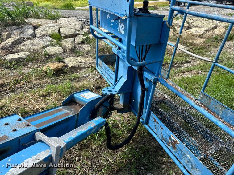 image for item EH6934 1995 Genie S-60 boom lift