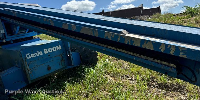image for item EH6934 1995 Genie S-60 boom lift