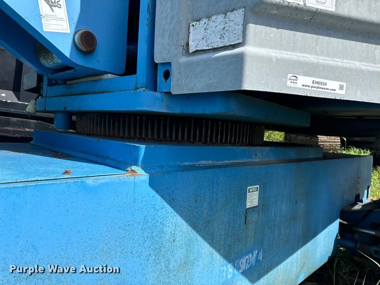 image for item EH6934 1995 Genie S-60 boom lift