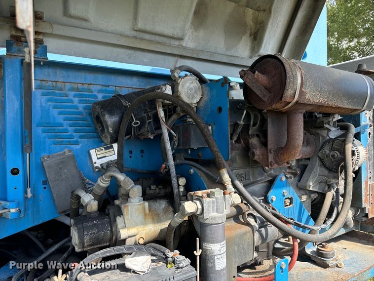 image for item EH6934 1995 Genie S-60 boom lift