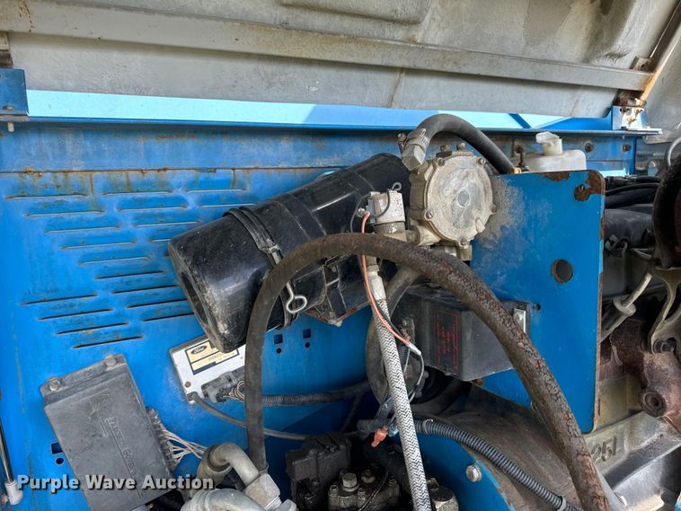 image for item EH6934 1995 Genie S-60 boom lift