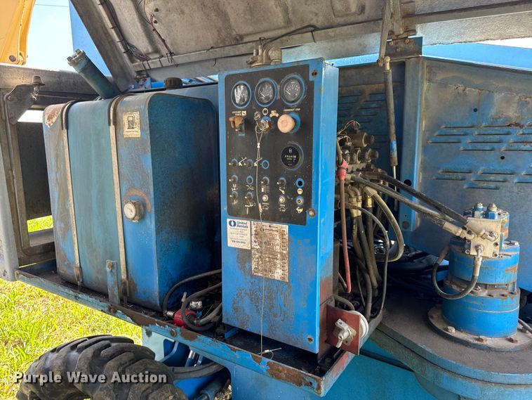 image for item EH6934 1995 Genie S-60 boom lift