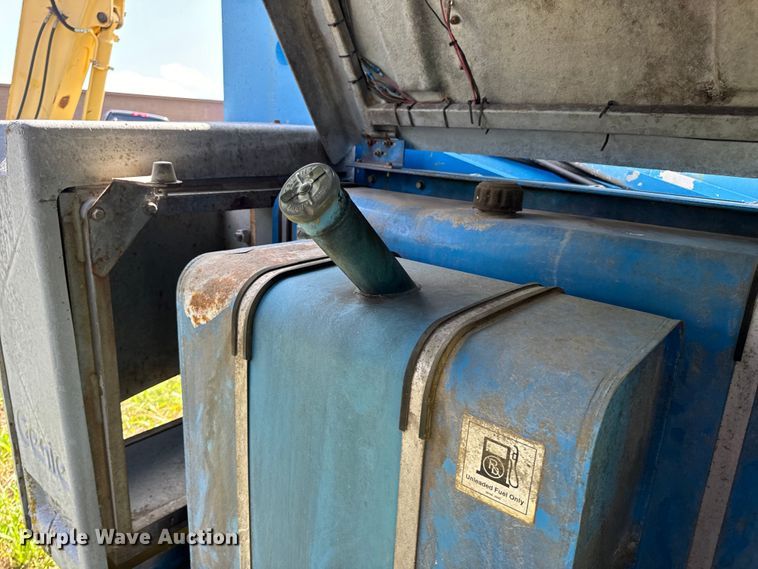 image for item EH6934 1995 Genie S-60 boom lift