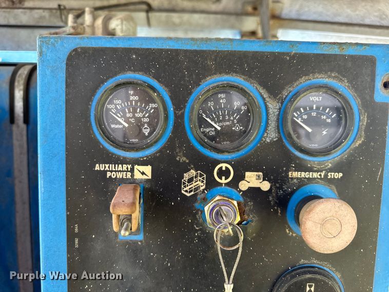 image for item EH6934 1995 Genie S-60 boom lift