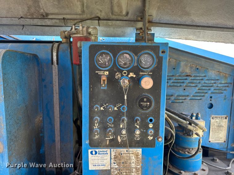 image for item EH6934 1995 Genie S-60 boom lift