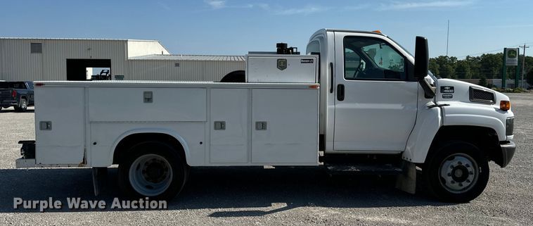 image for item EH6946 2005 Chevrolet  C4500 utility / service truck