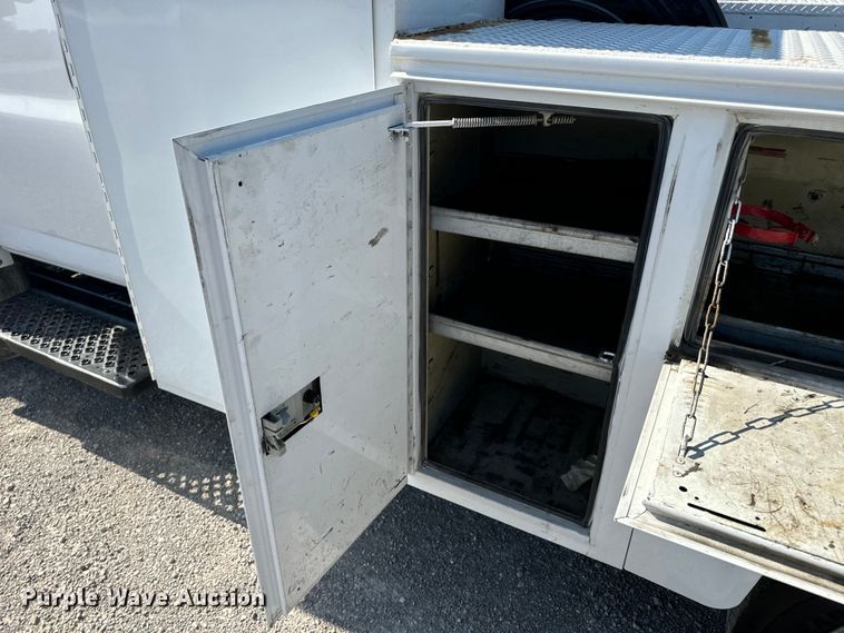 image for item EH6946 2005 Chevrolet  C4500 utility / service truck