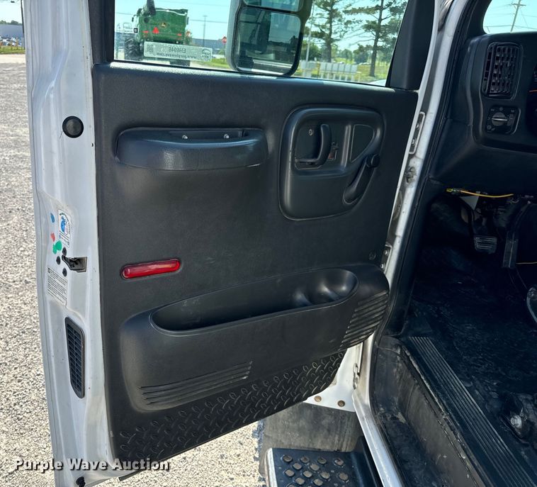 image for item EH6946 2005 Chevrolet  C4500 utility / service truck