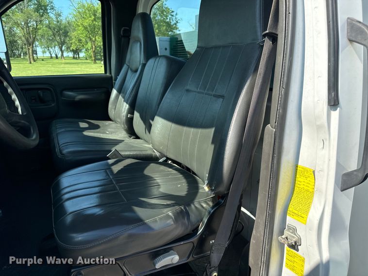 image for item EH6946 2005 Chevrolet  C4500 utility / service truck