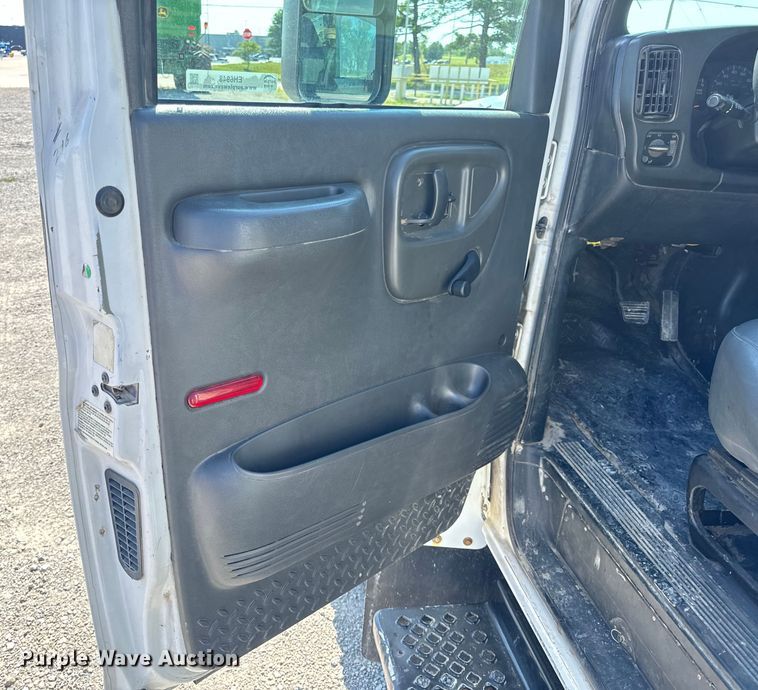 image for item EH6948 2005 Chevrolet  C4500 utility / service truck