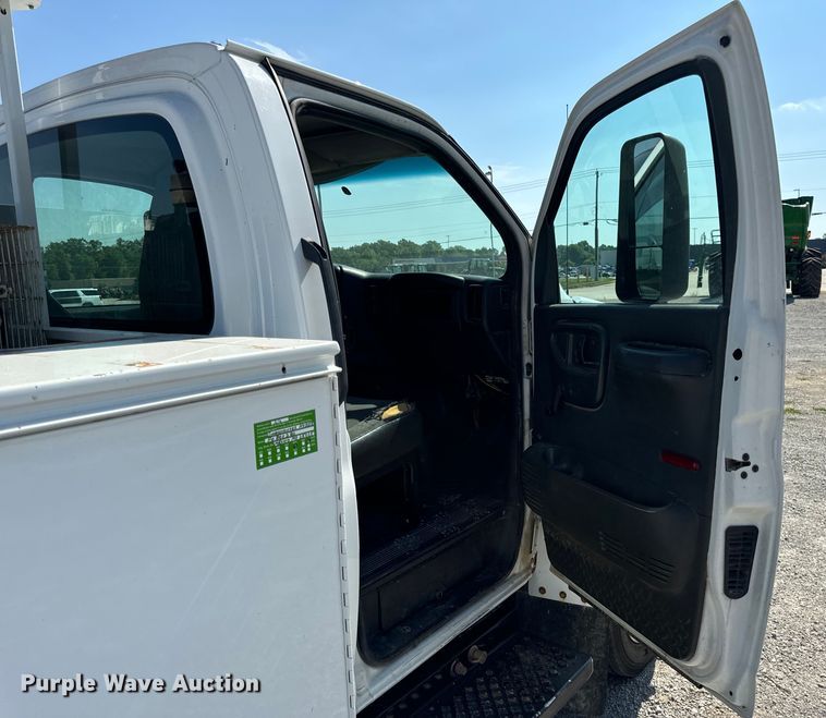 image for item EH6948 2005 Chevrolet  C4500 utility / service truck