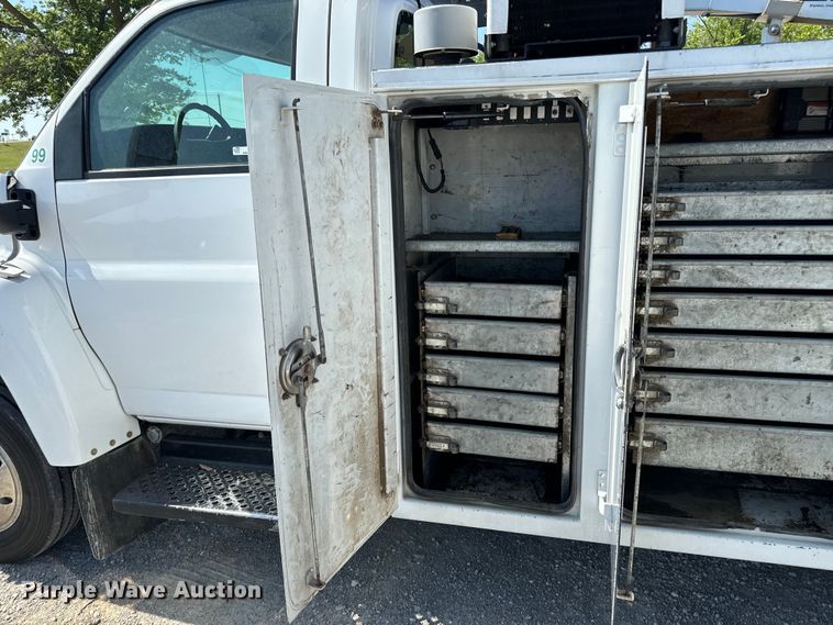 image for item EH6950 2007 Chevrolet  C5500 utility / service truck