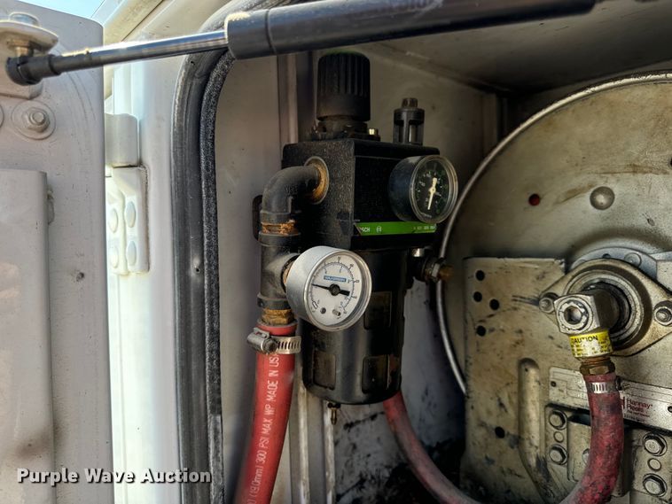 image for item EH6950 2007 Chevrolet  C5500 utility / service truck