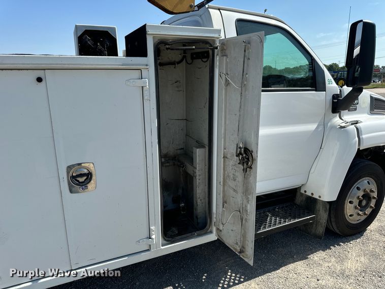 image for item EH6950 2007 Chevrolet  C5500 utility / service truck