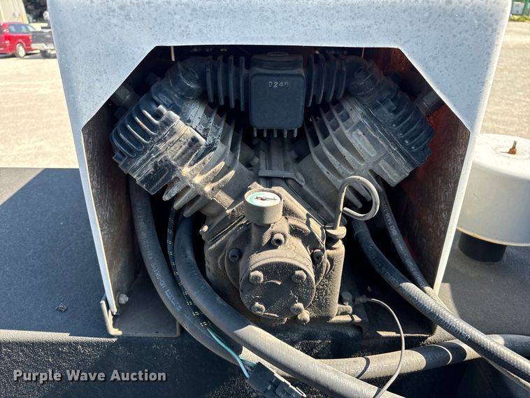 image for item EH6950 2007 Chevrolet  C5500 utility / service truck