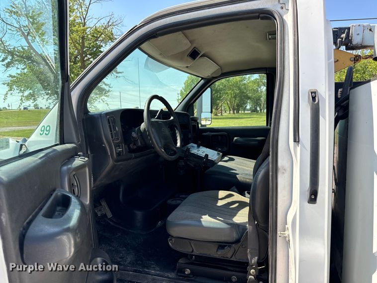 image for item EH6950 2007 Chevrolet  C5500 utility / service truck