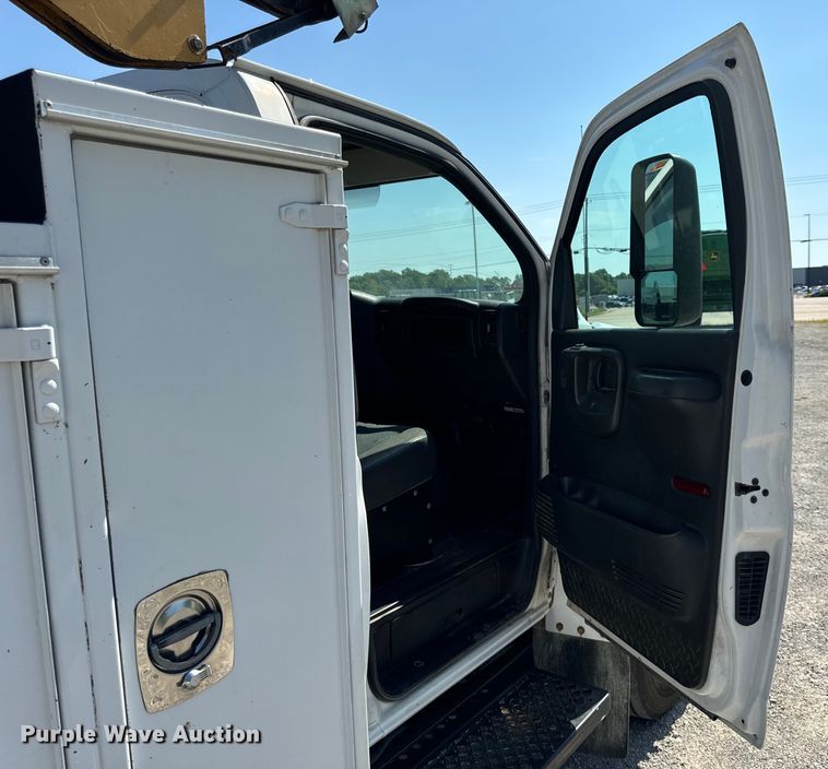 image for item EH6950 2007 Chevrolet  C5500 utility / service truck