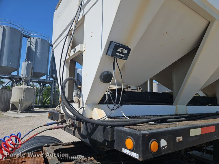 image for item EI3907 1996 Talbert  seed tender trailer