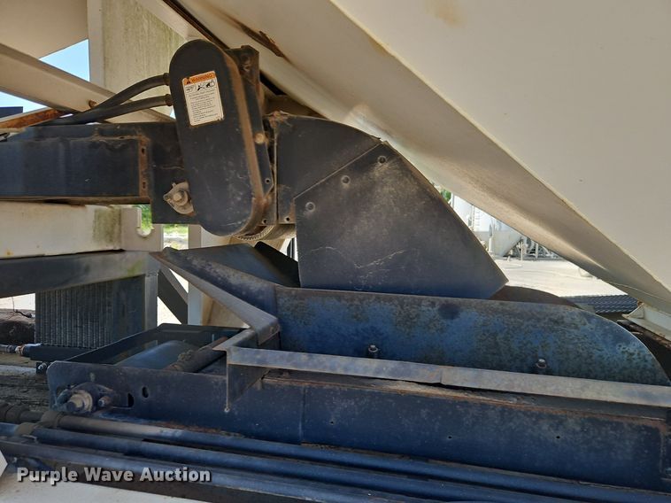 image for item EI3907 1996 Talbert  seed tender trailer