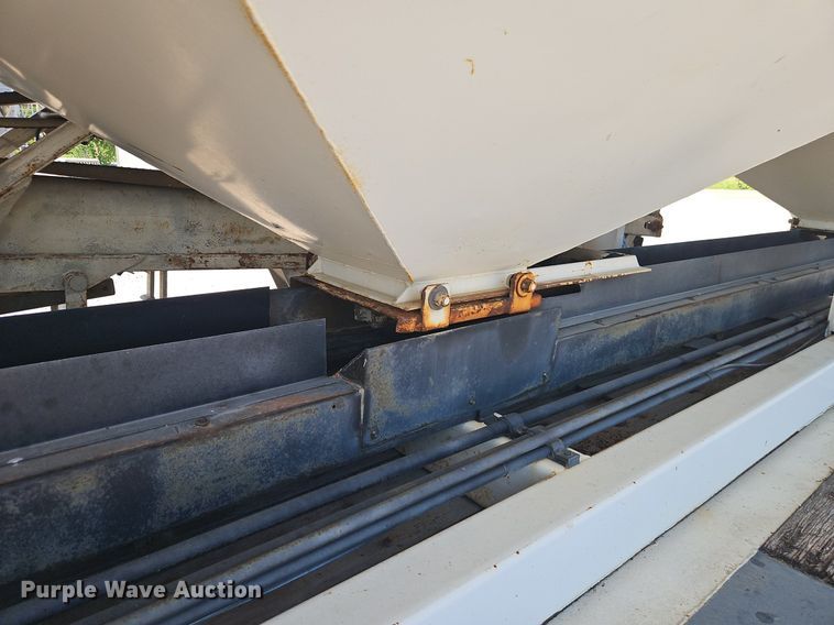 image for item EI3907 1996 Talbert  seed tender trailer