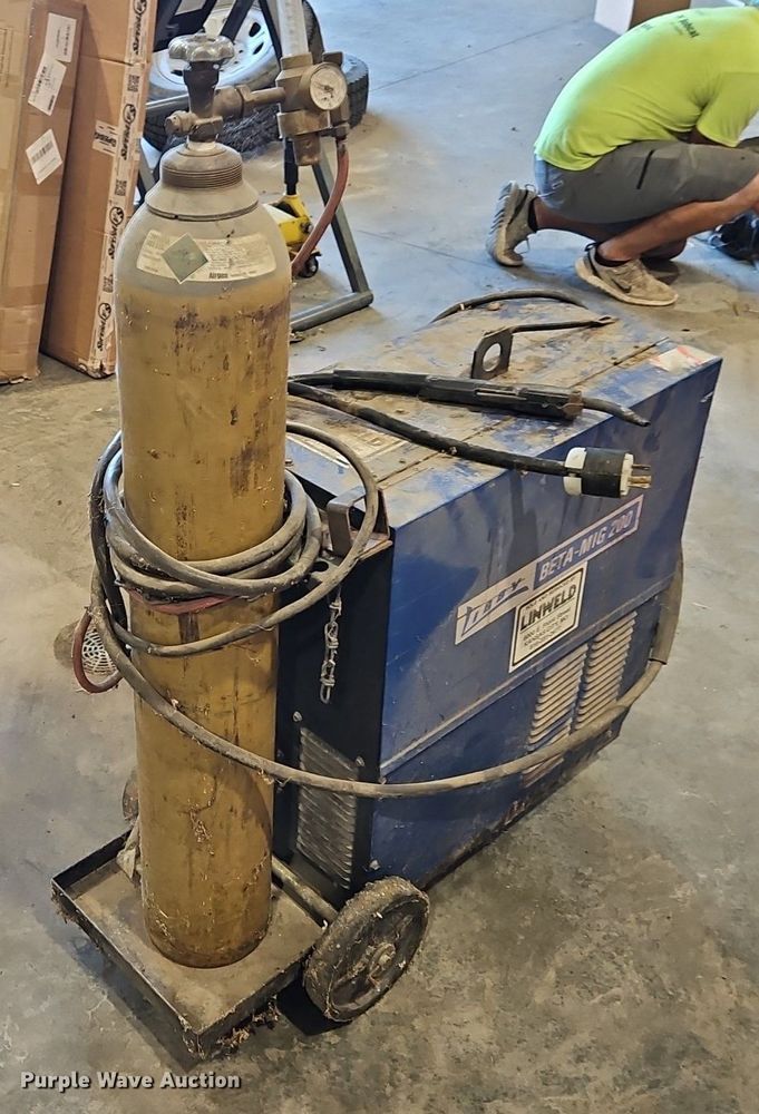 image for item EI3911 Libby Beta-Mig 200 welder
