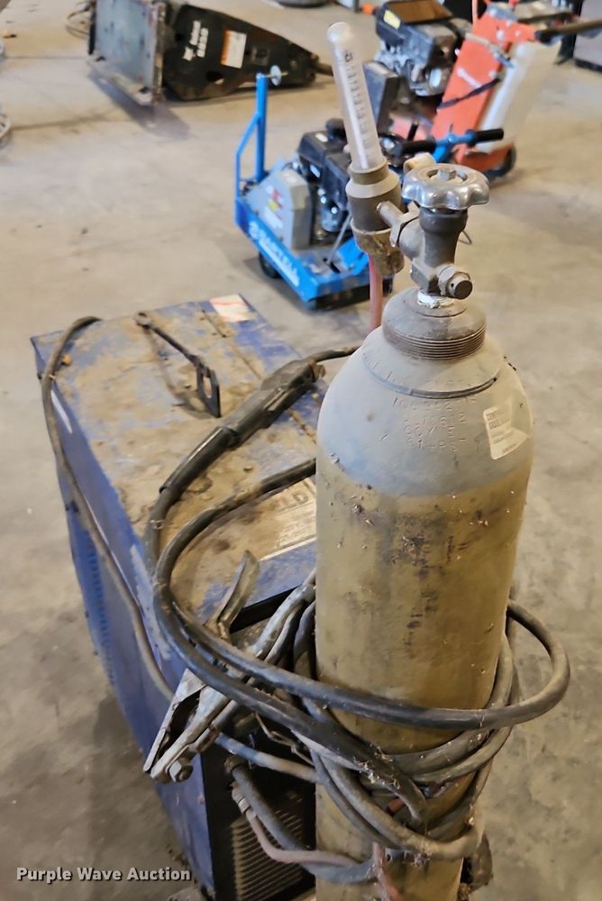 image for item EI3911 Libby Beta-Mig 200 welder