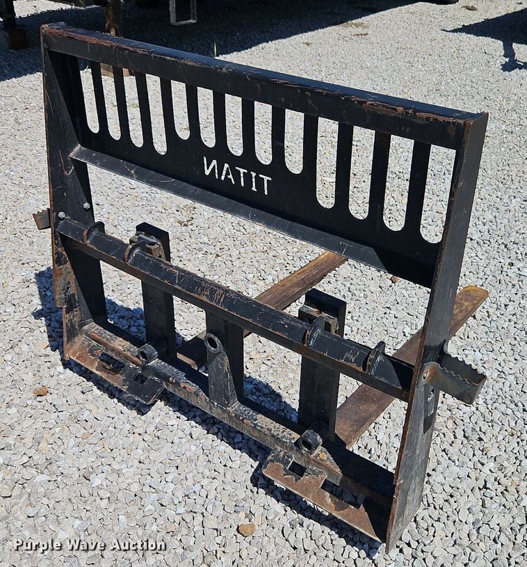 image for item EI3921 Titan skid steer forks