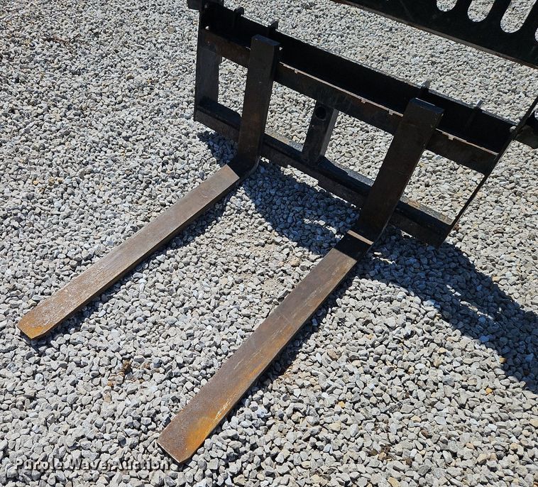 image for item EI3921 Titan skid steer forks