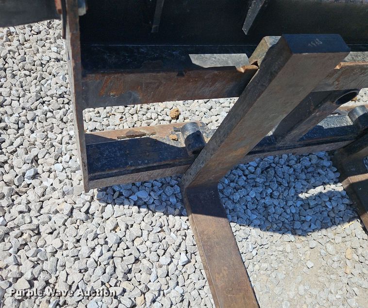 image for item EI3921 Titan skid steer forks