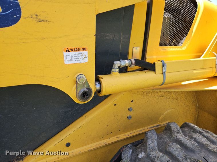image for item EI3946 2009 Komatsu  SK1020-5N skid steer loader