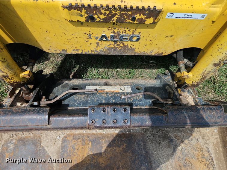 image for item EI3946 2009 Komatsu  SK1020-5N skid steer loader