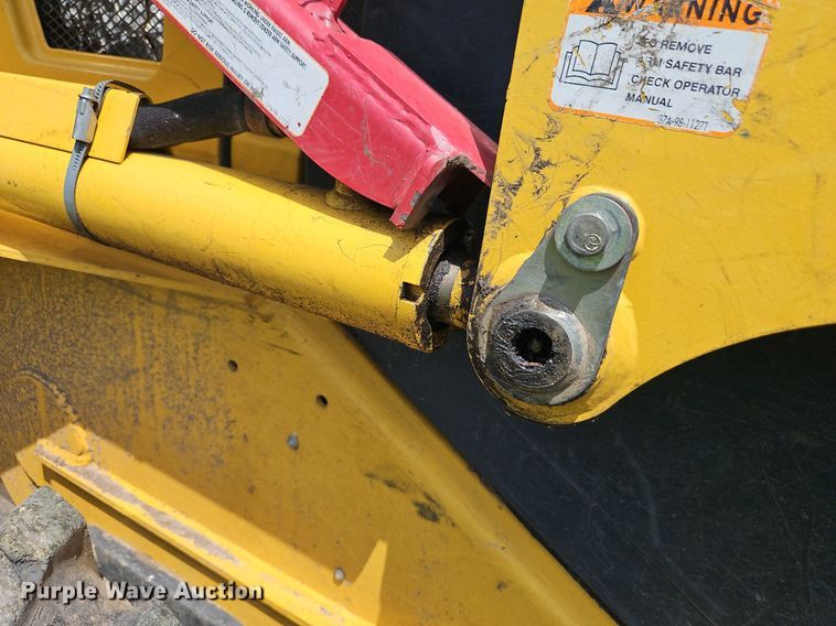 image for item EI3946 2009 Komatsu  SK1020-5N skid steer loader