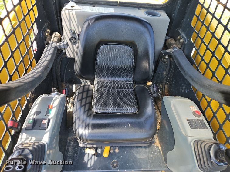 image for item EI3946 2009 Komatsu  SK1020-5N skid steer loader