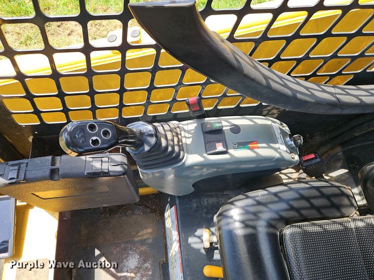 image for item EI3946 2009 Komatsu  SK1020-5N skid steer loader