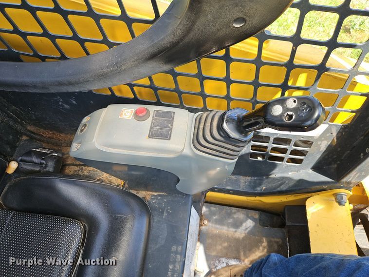 image for item EI3946 2009 Komatsu  SK1020-5N skid steer loader