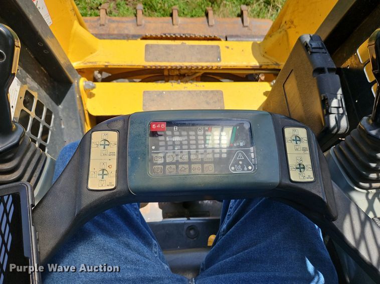 image for item EI3946 2009 Komatsu  SK1020-5N skid steer loader