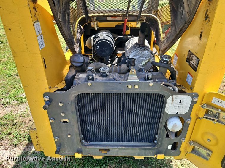 image for item EI3946 2009 Komatsu  SK1020-5N skid steer loader